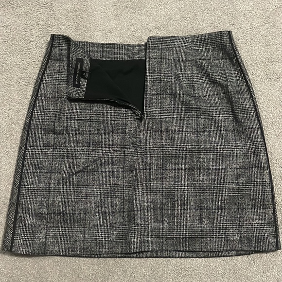 Banana republic skirt. Size: 0 - Picture 7 of 7